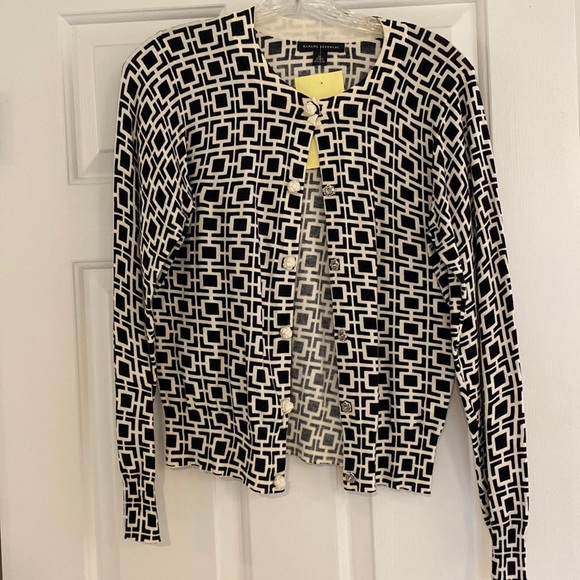 Banana Republic Sweaters - Banana Republic geometric pattern black white sweater cardigan with snap buttons
